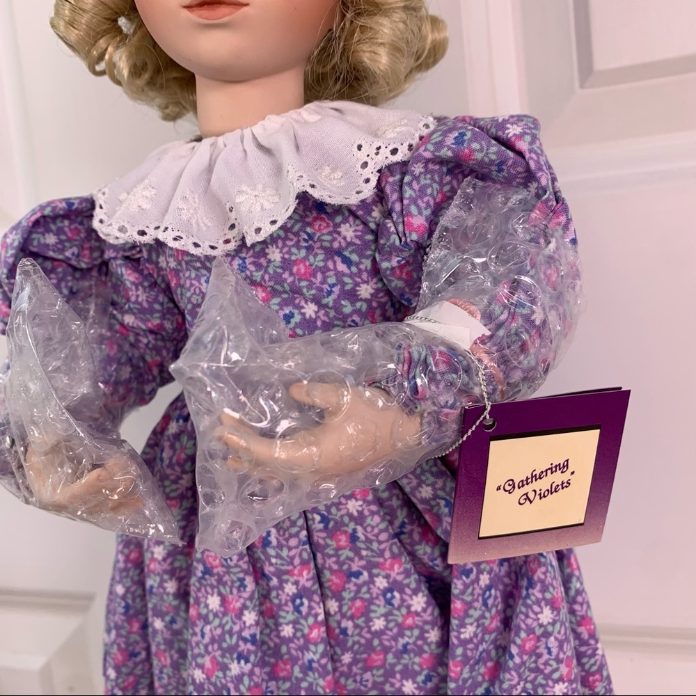 NEW Ashton Drake Galleries "Gathering Violets" Porcelain Doll - Picture 6 of 17